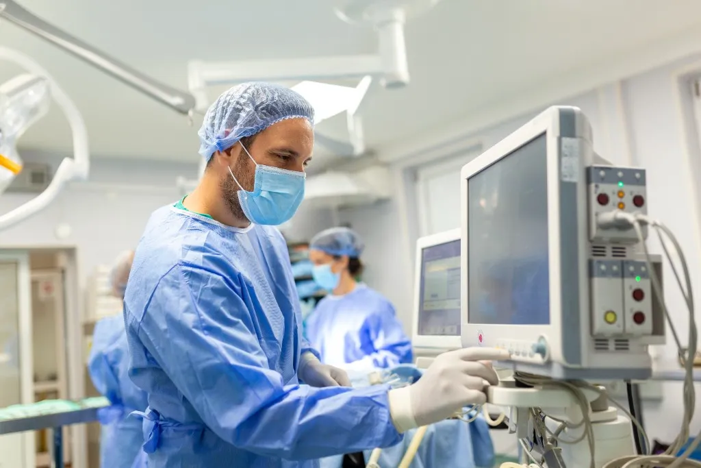 ¿Qué equipos médicos son indispensables en un hospital moderno?